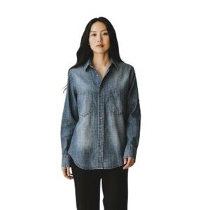 Elan Cotton Chambray Button Down with Stylish Features Size Medium